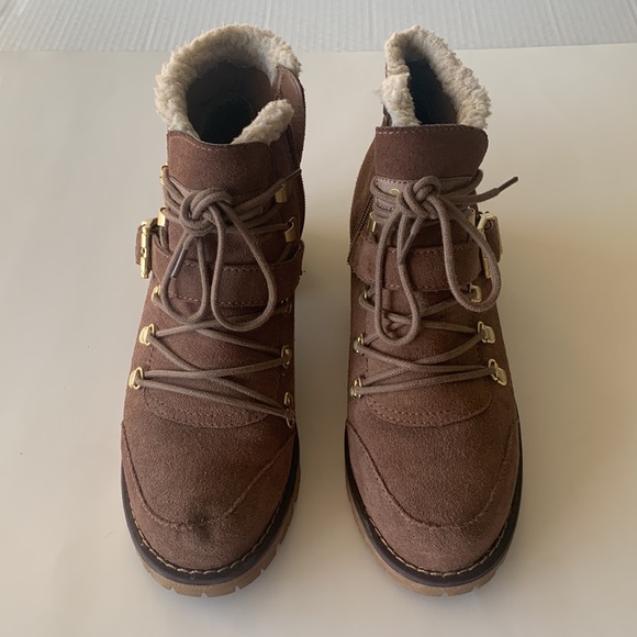 Sports Lug Sole Brown Suede Boots. SIZE 8 - Picture 2 of 15